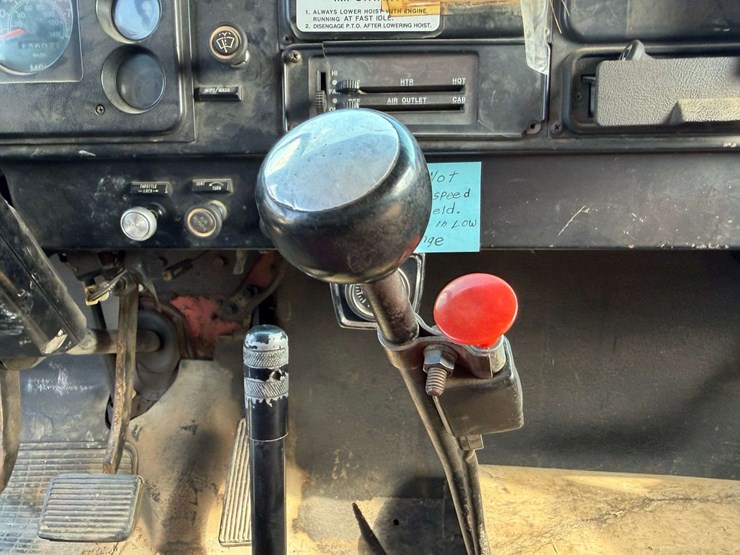 1979-ihc-1700-single-axle-grain-truck,-15’-steel-box-with-622-schwarts-hoist,-steel-floor,-136k-mile-image-19
