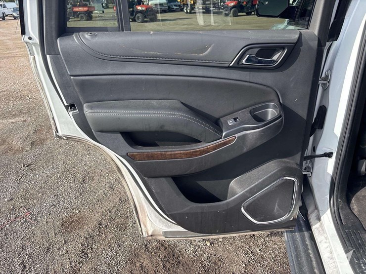 2020-chevrolet-tahoe-image-18