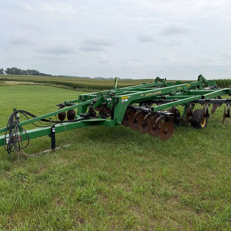 JOHN DEERE 2700