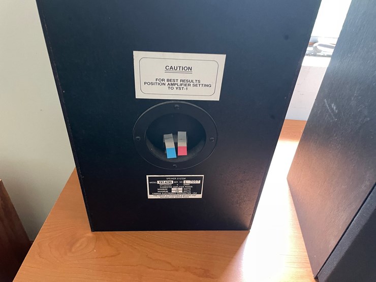 #7313-•-(2)-yamaha-speakers-image-3