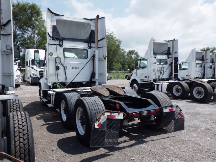 2020-volvo-vnr300-image-10