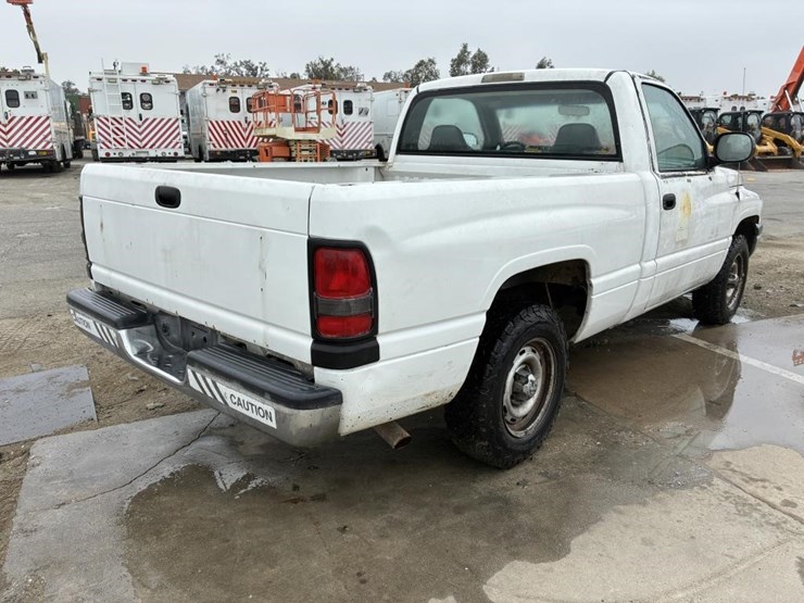 2001-dodge-ram-1500-image-3