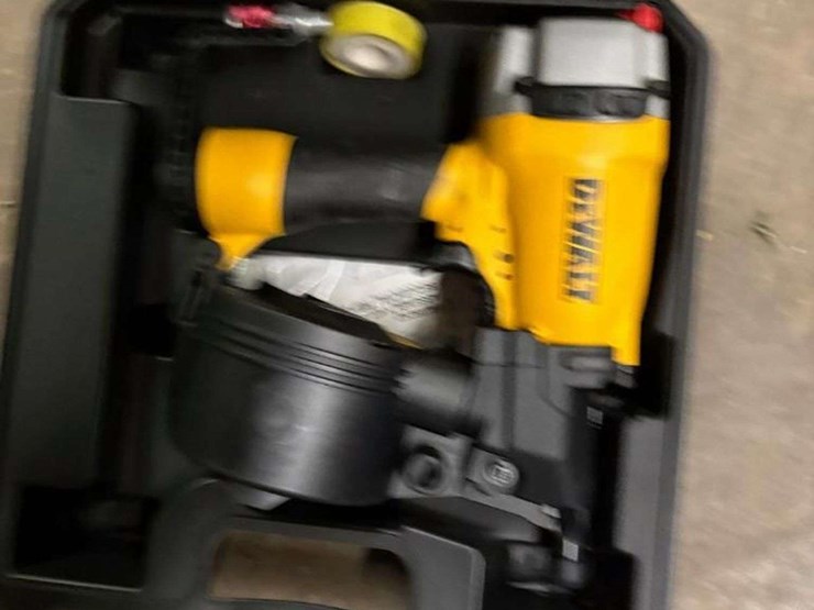 dewalt-coil-nailer-image-3