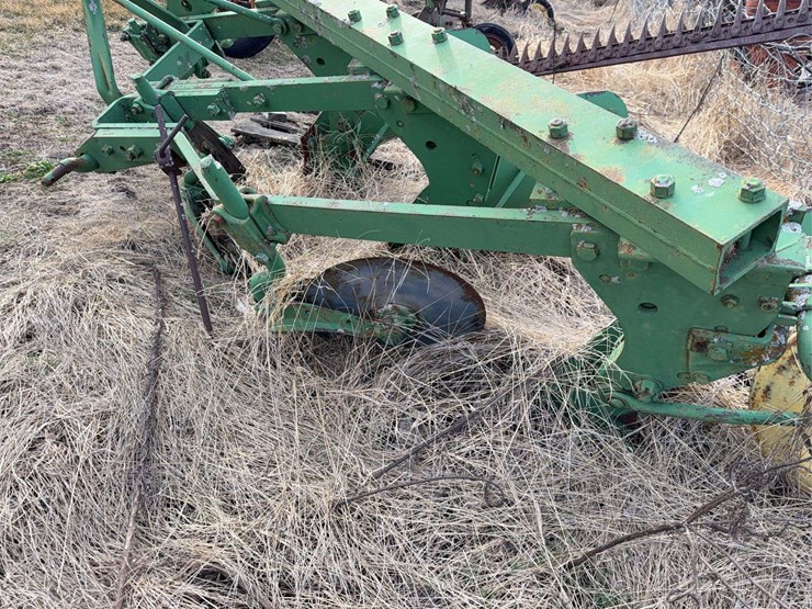 john-deere-three-point-three-bottom-plow-image-15