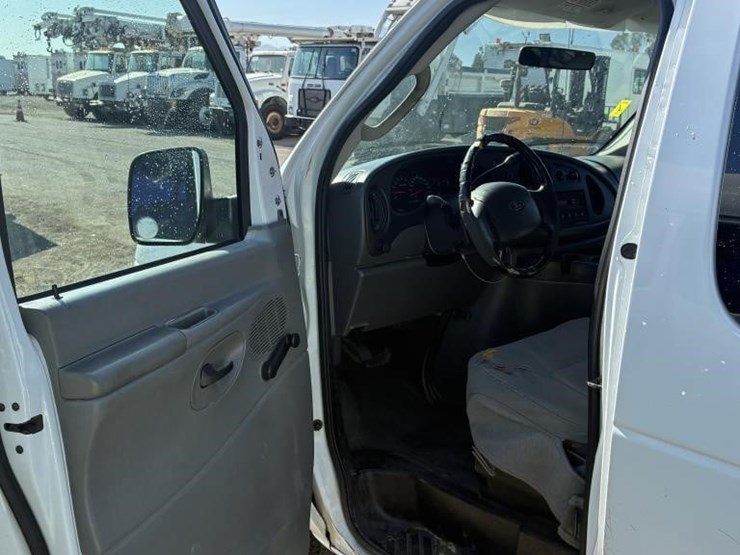 2007-ford-e350-image-18