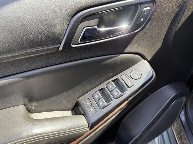 2015-chevrolet-tahoe-ls-image-29