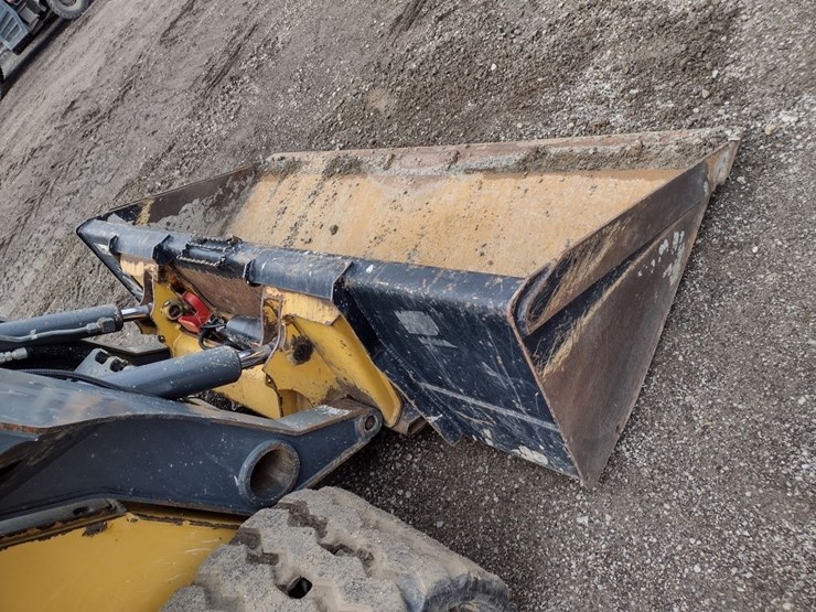 deere-323e-image-20
