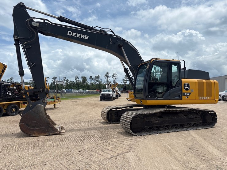 2023-deere-210-p-tier-image-1
