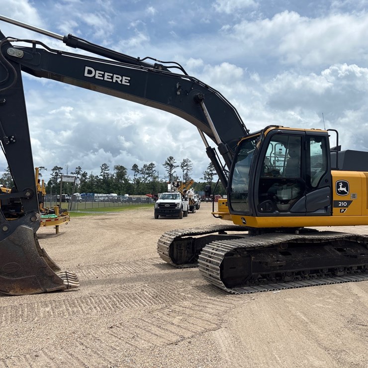 2023 DEERE 210 P-TIER