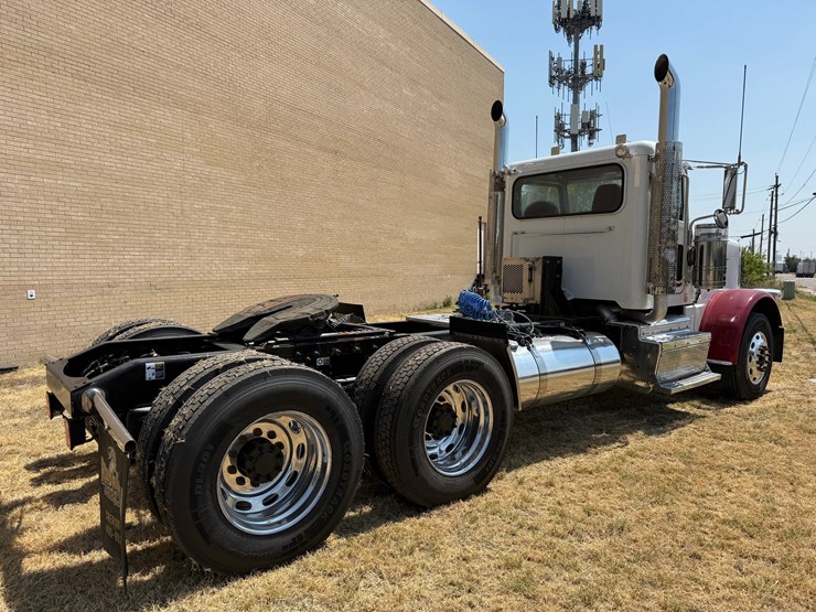 2014-peterbilt-388-image-5