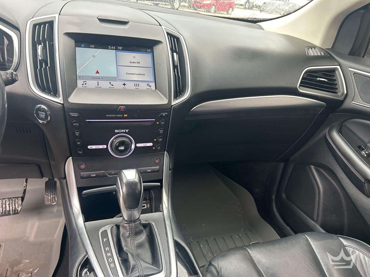 2016-ford-edge-image-14