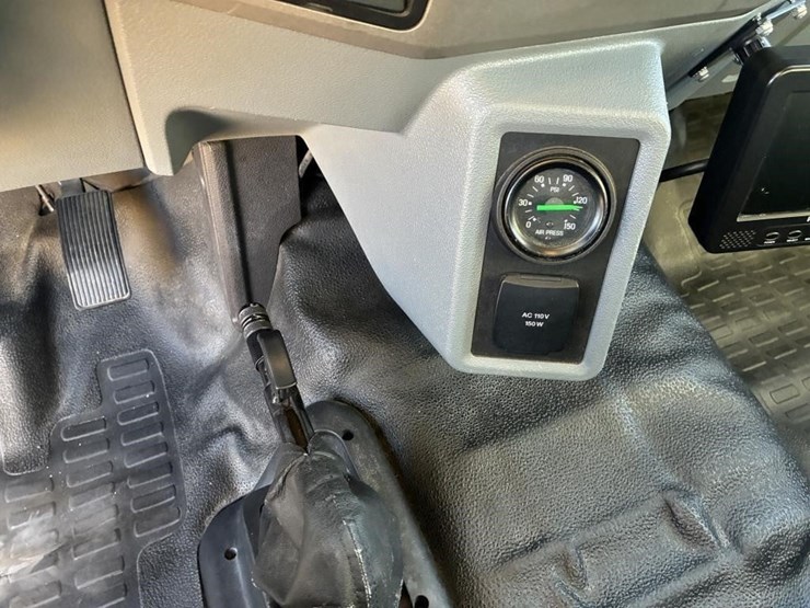 2016-ford-f650-xlt-image-19