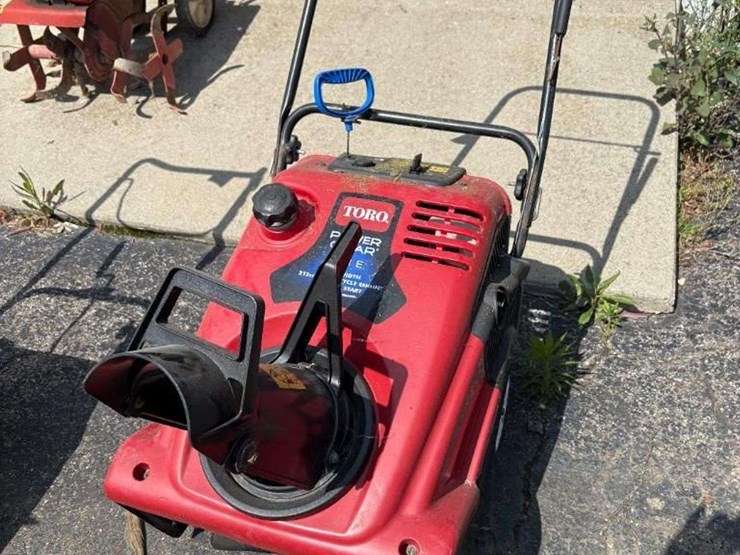 toro-power-clear-721e-snow-blower-image-1