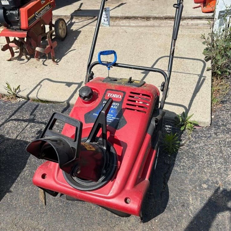 Toro Power Clear 721E Snow Blower