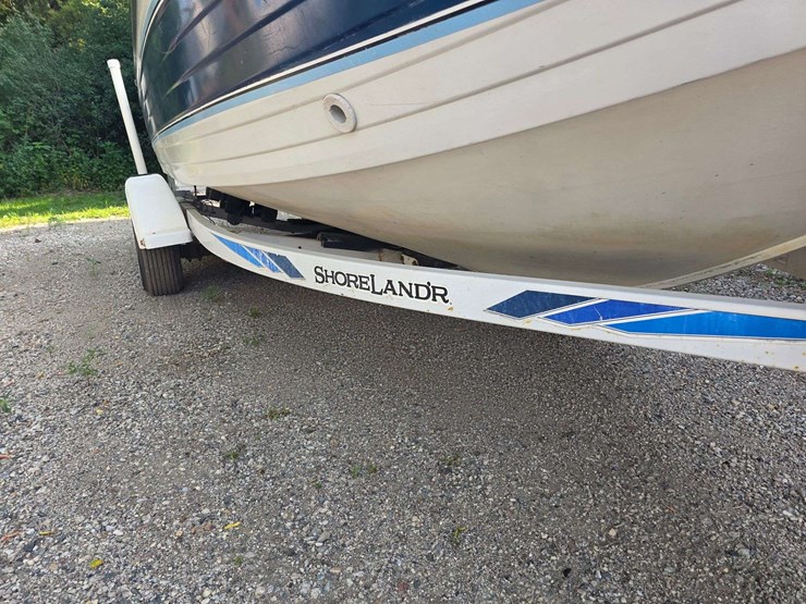 1990-crestliner-phantom-18’-boat-with-120hp-2-stroke-johnson-outboard-motor-and-15hp-johnson-kicker-image-7
