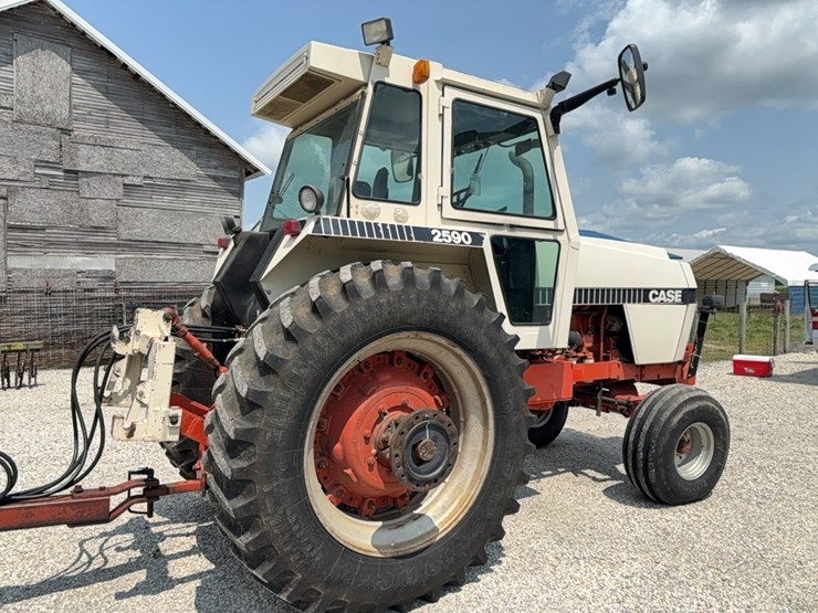 case-2590-tractor-image-7