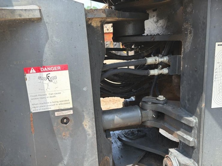 2012-komatsu-wa200-image-21