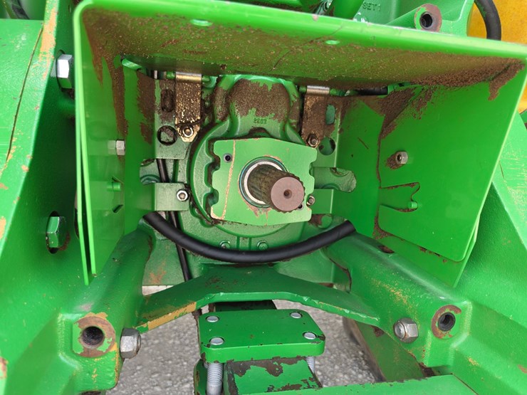 2012-john-deere-8335r-image-15