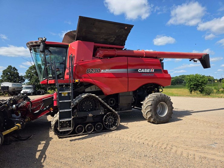 2013-case-ih-8230-image-3