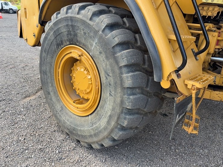 caterpillar-730-image-13