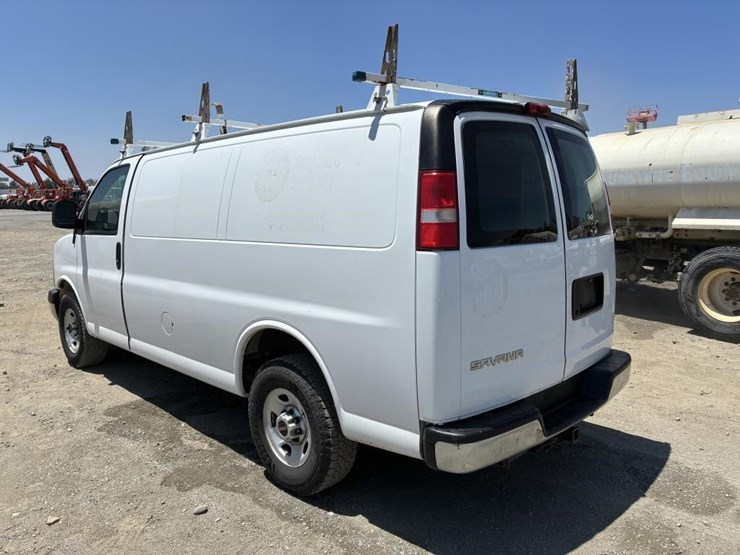 2015-gmc-savana-g2500-image-4