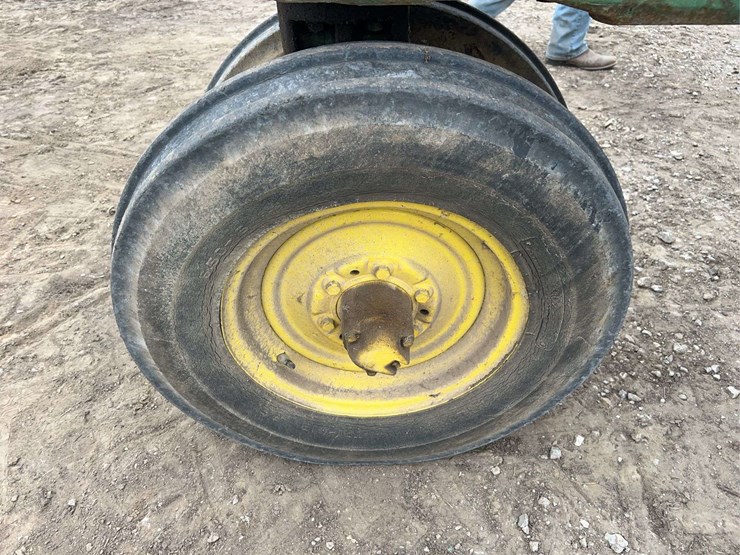 john-deere-70-image-15