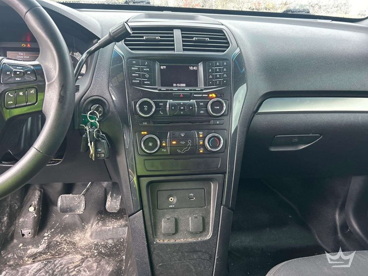 2016-ford-explorer-image-13
