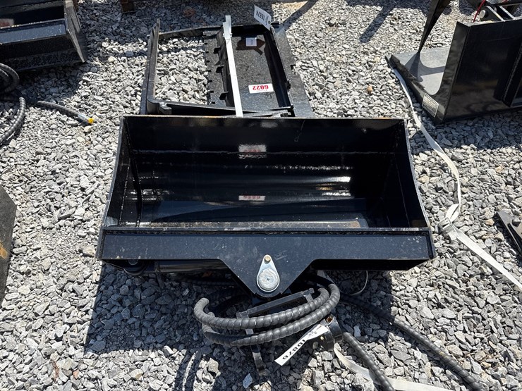 #6023-•-32"-excavator-hyd-tilt-bucket-image-3