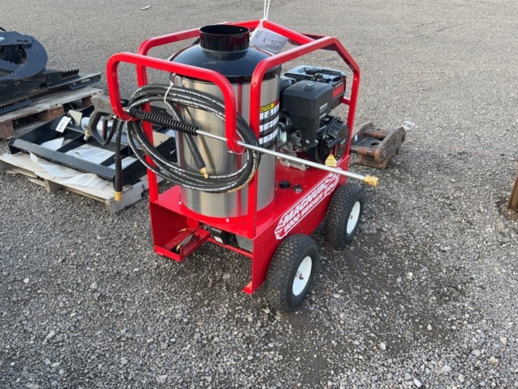 #2011-•-magnum-4000-series-heated-pressure-washer-image-4