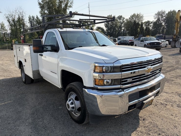 2016-chevrolet-silverado-3500-image-2