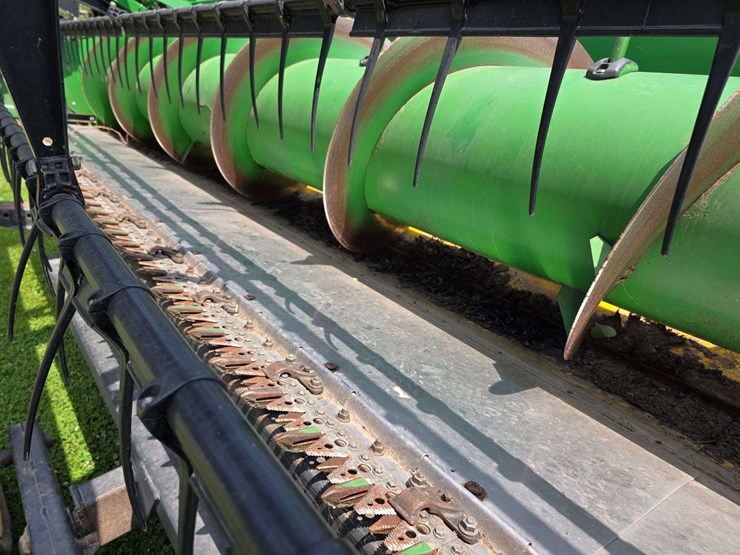 2013-john-deere-630f-image-21