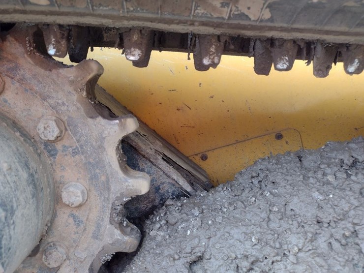 deere-323e-image-27