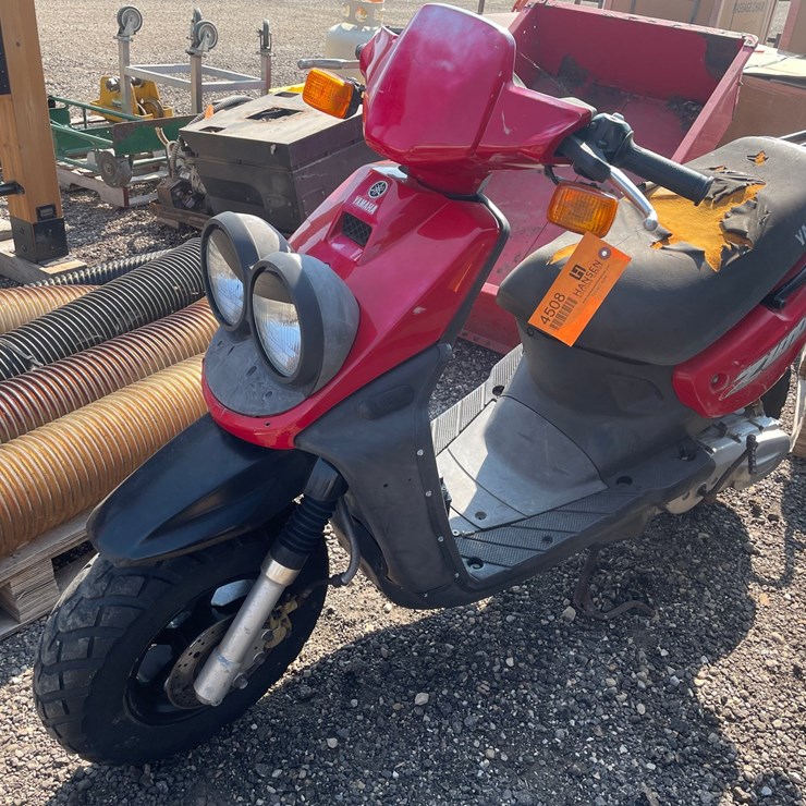 #4508 • 2004 Yamaha Zuma 50cc Moped (No Title)
