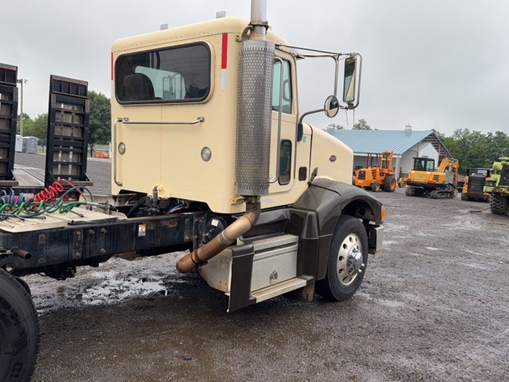 2006-peterbilt-385-image-5