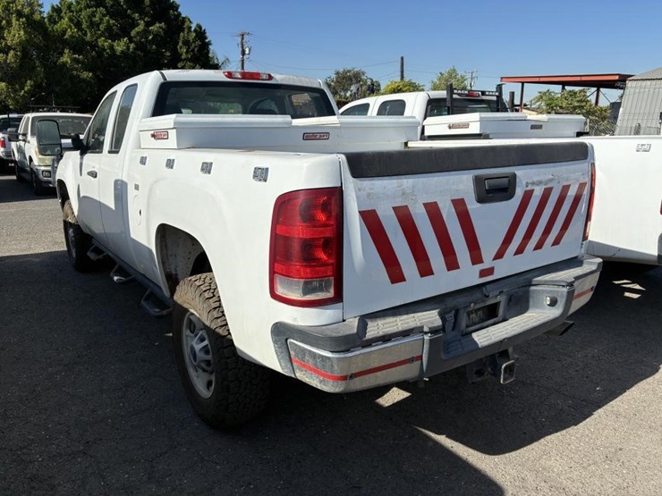 2012-gmc-sierra-2500-image-4