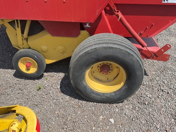 new-holland-650-image-7