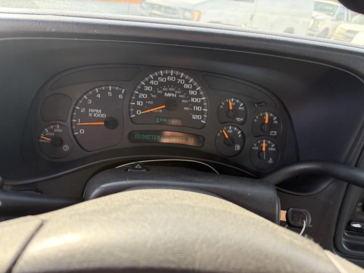 2003-chevrolet-silverado-2500-image-19