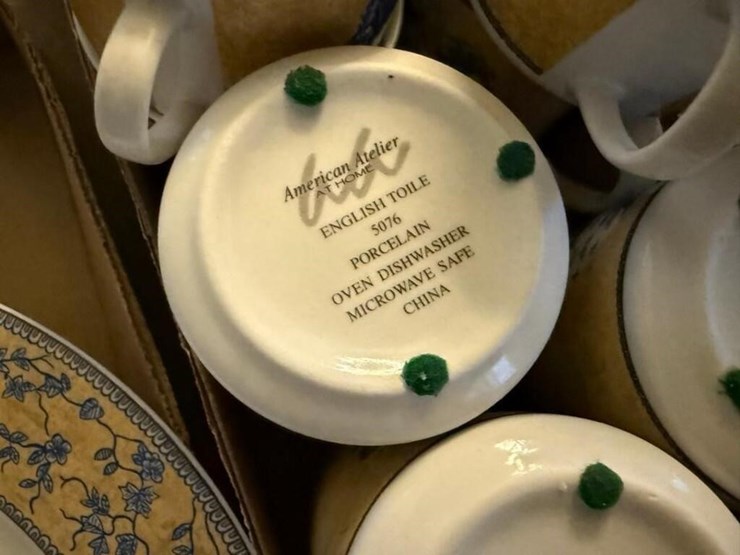 english-toile-porcelain-dishes-image-6