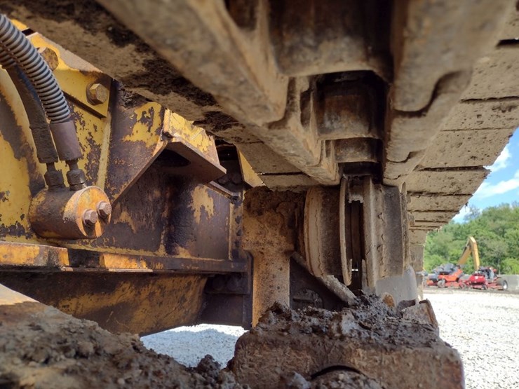 caterpillar-d4c-image-16