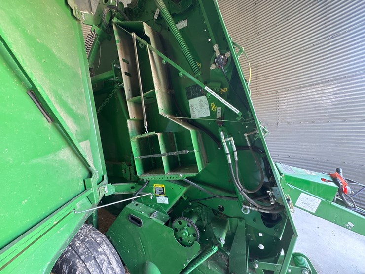 john-deere-560m-image-10