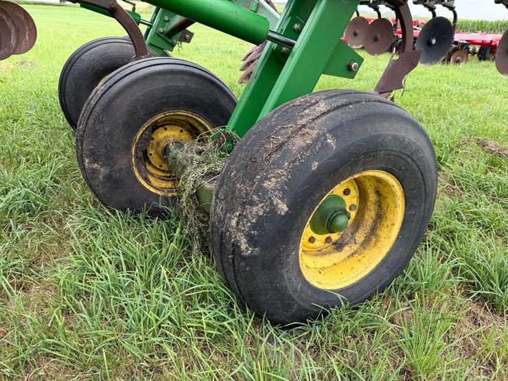john-deere-2700-image-22