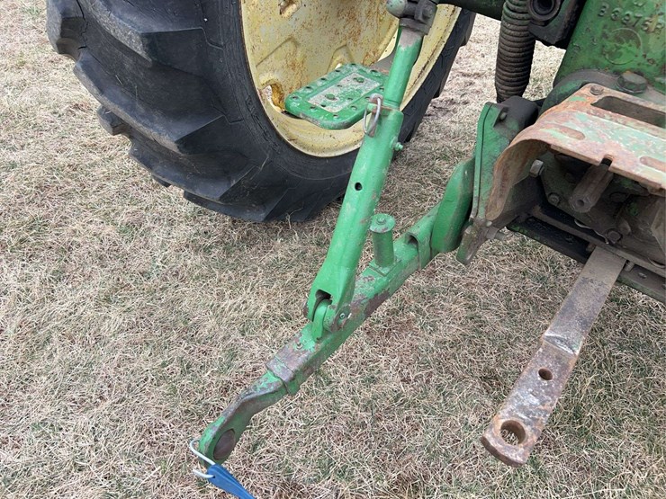 john-deere-520-image-37