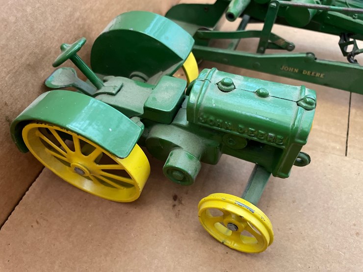 #4713-•-assortment-of-toy-tractors-image-14