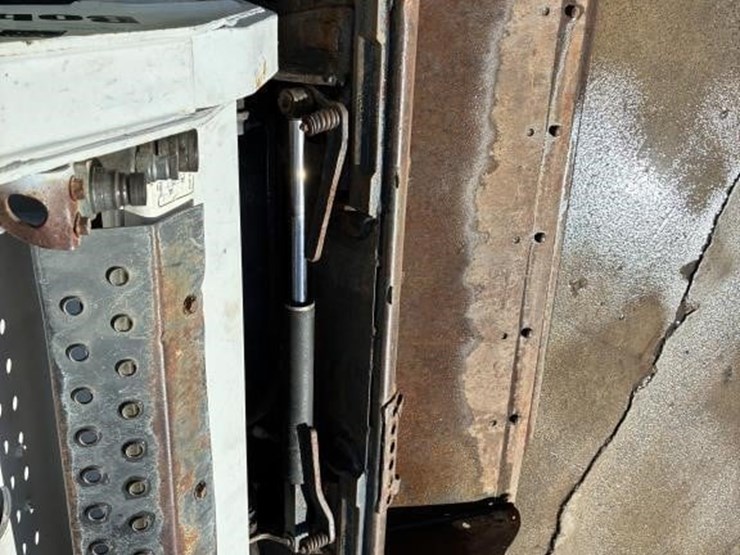 2011-bobcat-t190-image-8
