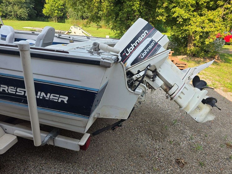 1990-crestliner-phantom-18’-boat-with-120hp-2-stroke-johnson-outboard-motor-and-15hp-johnson-kicker-image-28