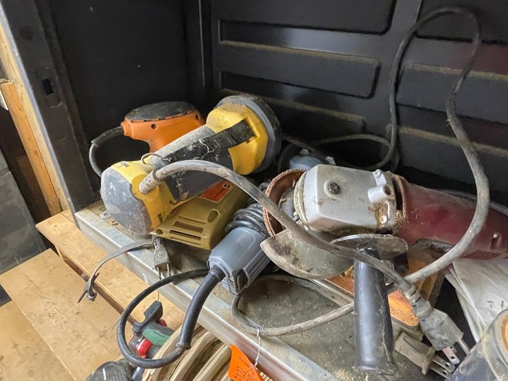 #7122-•-contents-of-cabinets-image-11