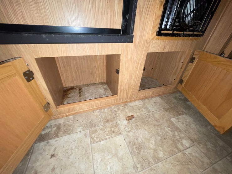 #7001-•-2018-escape-5.0-ta-5th-wheel-camper-(has-mn-title-in-dealy)-image-55