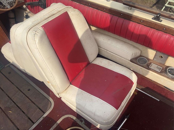 18’-cobalt-boat-and-trailer-image-24