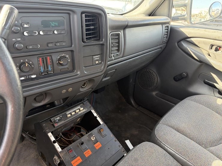 2003-chevrolet-silverado-2500-image-20