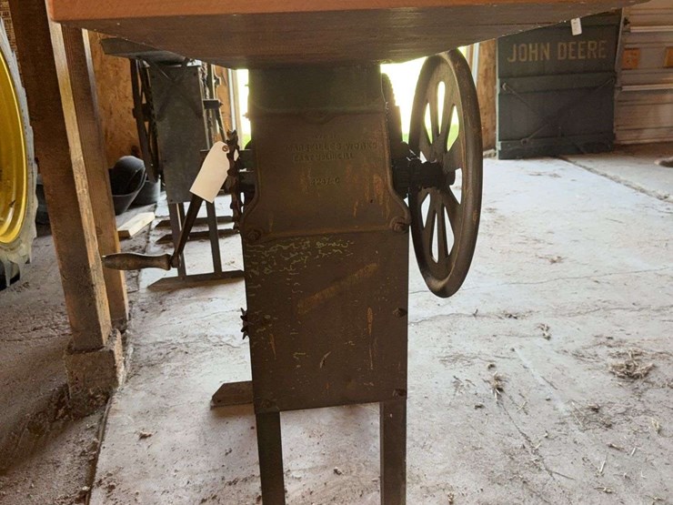 john-deere-no.-2-two-hole-corn-sheller-image-22